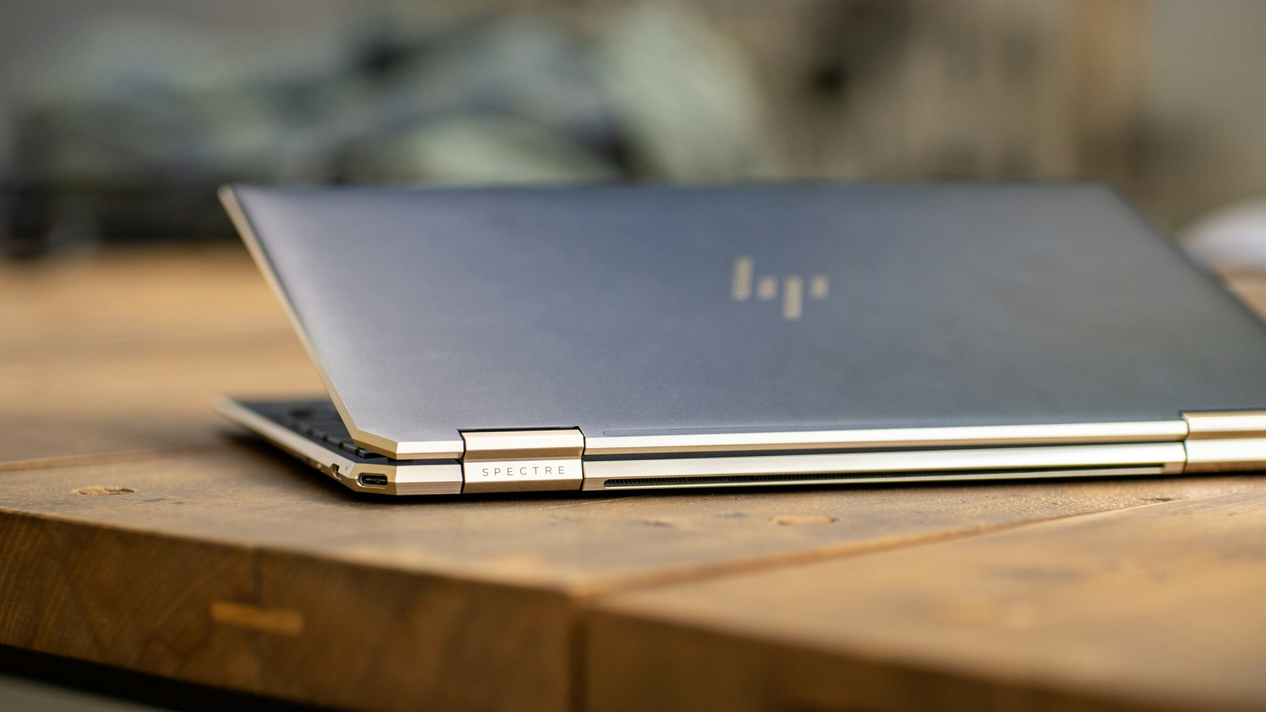 Schimbare balamale laptop — reparare articulații Ploiești